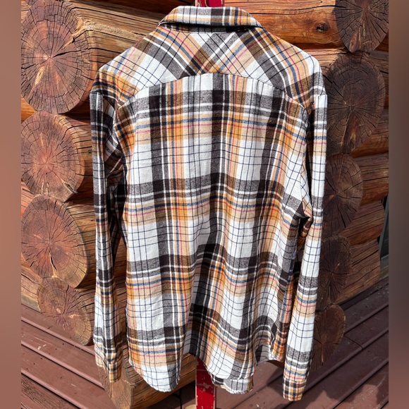 Guanyy button up flannel size L - Picture 3 of 3